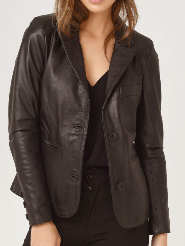 AMELIE BLACK